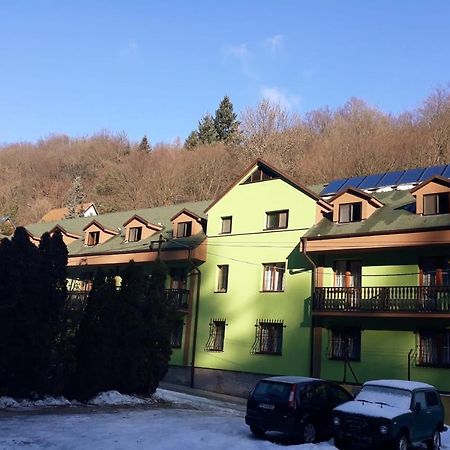 埃瓦霍斯基酒店 Svätý Jur 外观 照片